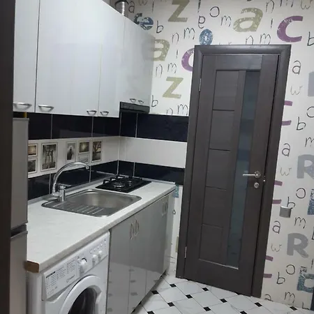 Apartment студія подобово 1 *